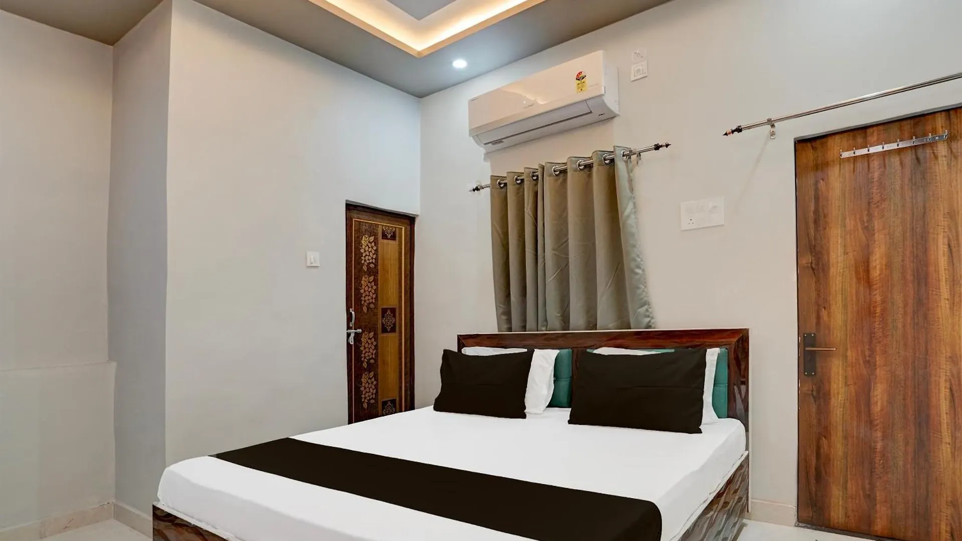Hotel O The Shivaaay Residency Ramnagar  4*, Ramnagar (Uttar Pradesh) India